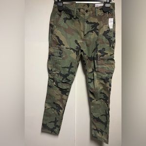 Gap Cargo Pants with GapFlex size 31 x 32